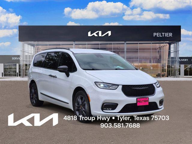 used 2023 Chrysler Pacifica car, priced at $28,900