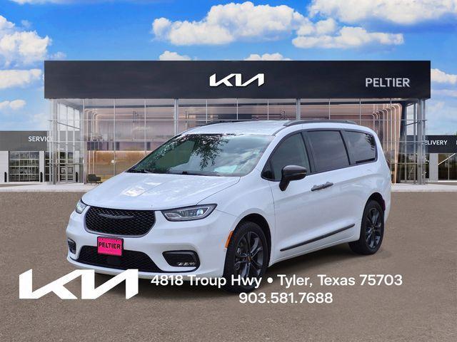 used 2023 Chrysler Pacifica car, priced at $28,900