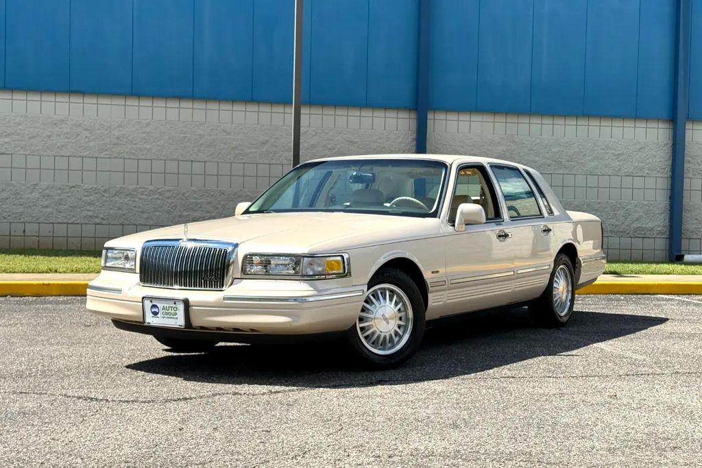used 1996 Lincoln Town Car car, priced at $8,975