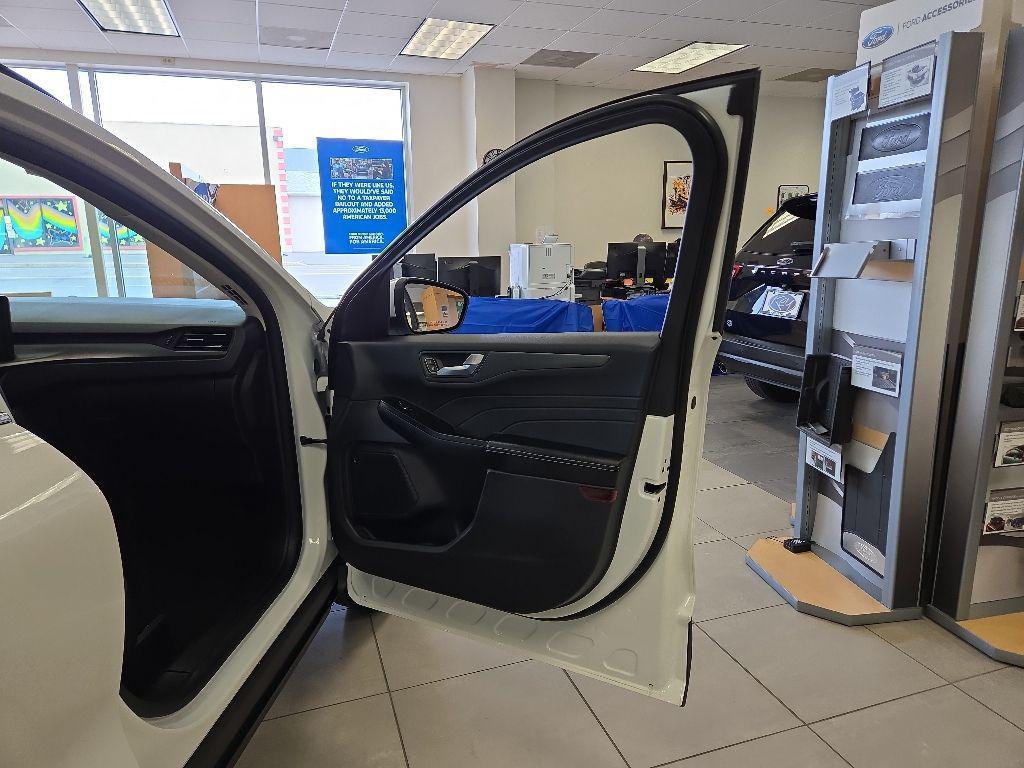 new 2025 Ford Escape PHEV car, priced at $38,074