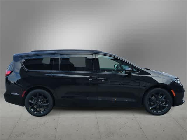 new 2026 Chrysler Pacifica car, priced at $42,175