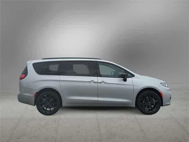 new 2026 Chrysler Pacifica car, priced at $45,715