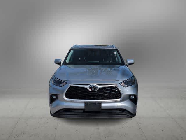 used 2022 Toyota Highlander car, priced at $30,988