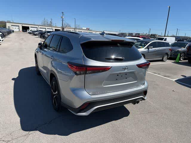 used 2021 Toyota Highlander car, priced at $30,432
