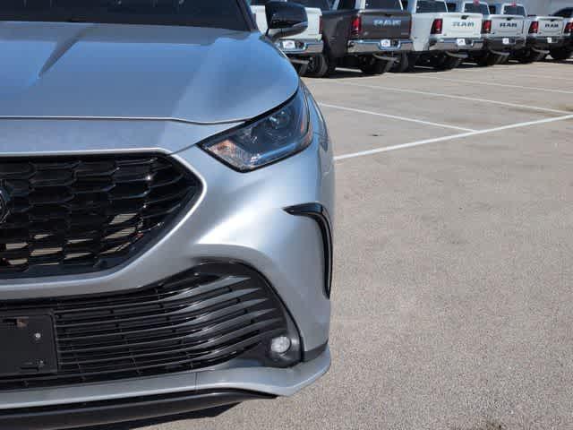 used 2021 Toyota Highlander car, priced at $28,739