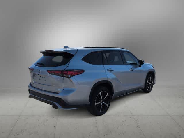 used 2021 Toyota Highlander car, priced at $28,739