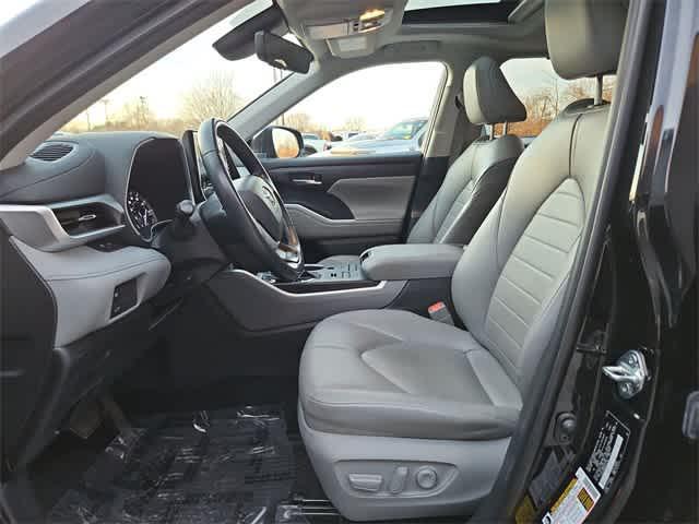used 2022 Toyota Highlander car, priced at $30,809