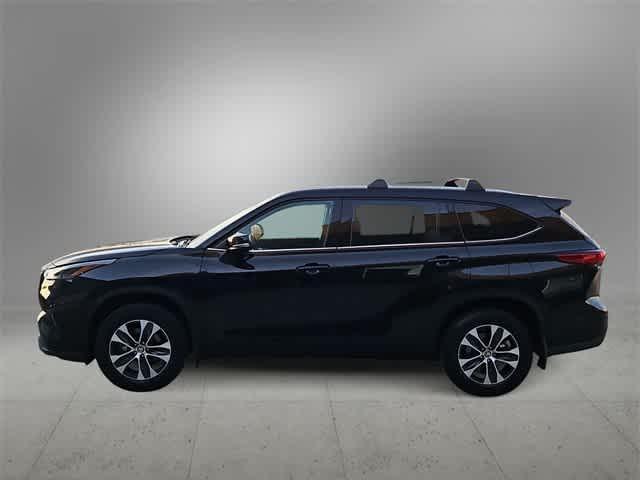 used 2022 Toyota Highlander car, priced at $30,809