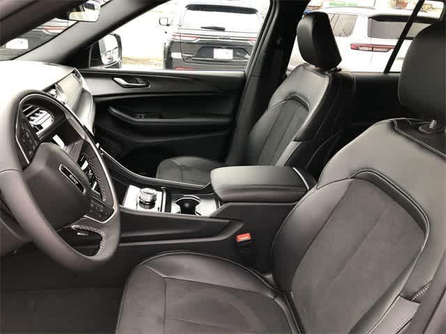 new 2025 Jeep Grand Cherokee car, priced at $39,970