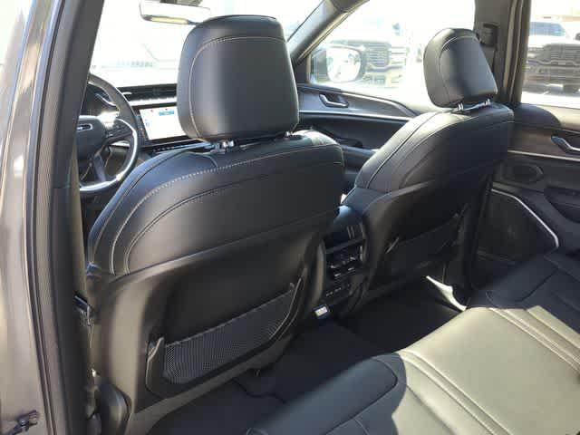 new 2026 Jeep Grand Cherokee car, priced at $40,438