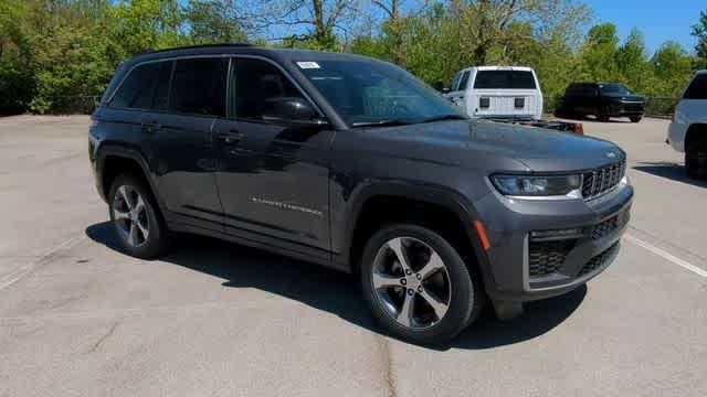 new 2026 Jeep Grand Cherokee car, priced at $40,438