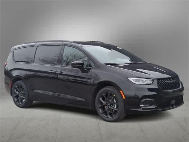 new 2026 Chrysler Pacifica car, priced at $39,180