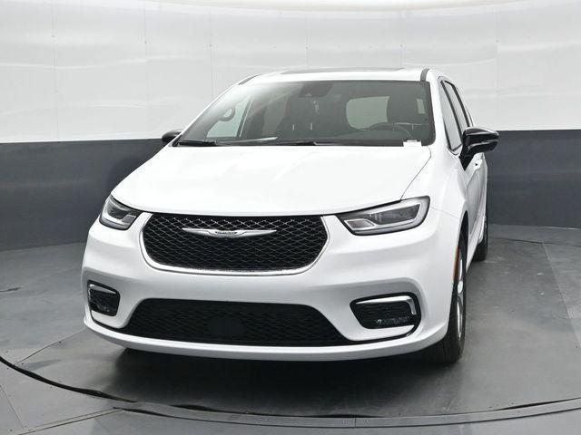 new 2026 Chrysler Pacifica car, priced at $47,334