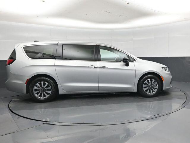 used 2024 Chrysler Pacifica Hybrid car, priced at $29,119