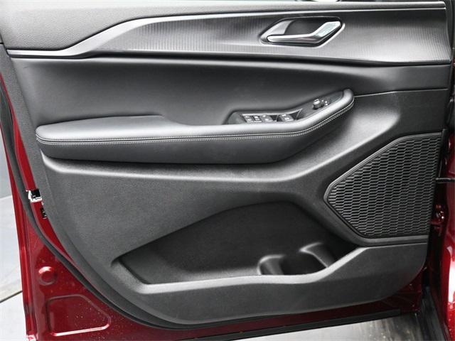 new 2025 Jeep Grand Cherokee car, priced at $33,757