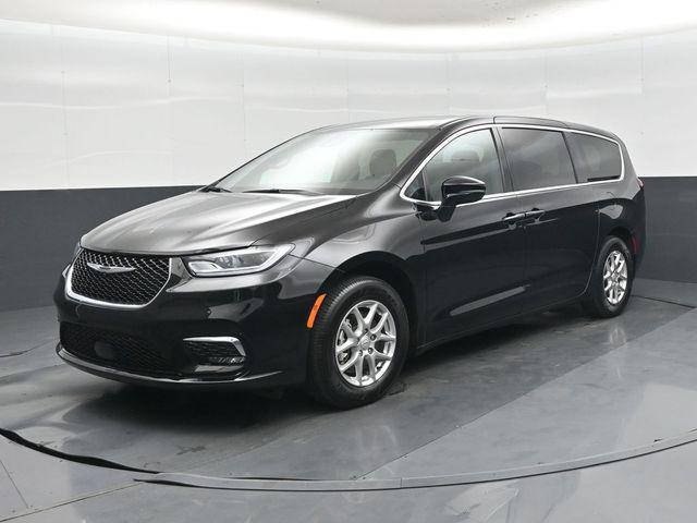 used 2025 Chrysler Pacifica car, priced at $32,119