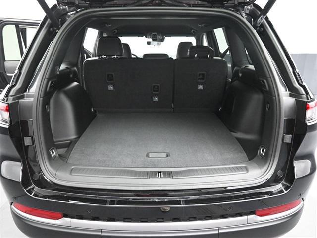 new 2026 Jeep Grand Cherokee car, priced at $43,900