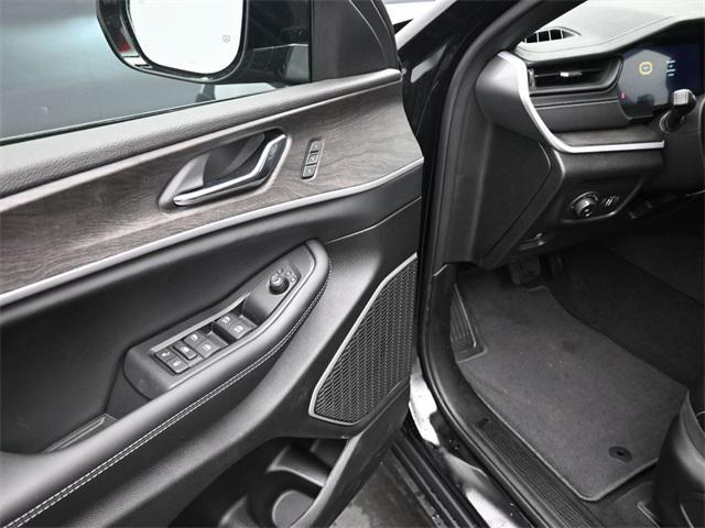 new 2026 Jeep Grand Cherokee car, priced at $43,900