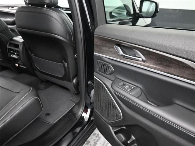 new 2026 Jeep Grand Cherokee car, priced at $43,900