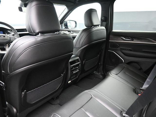 new 2026 Jeep Grand Cherokee car, priced at $43,900