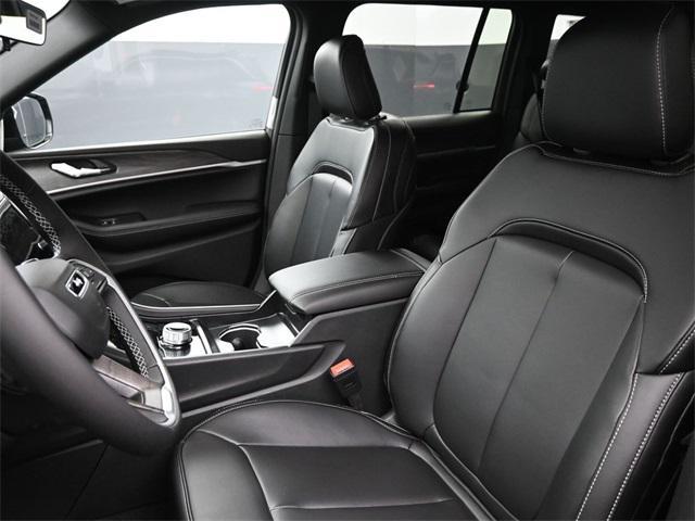 new 2026 Jeep Grand Cherokee car, priced at $43,900