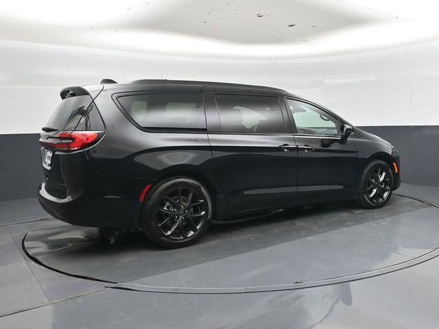 new 2027 Chrysler Pacifica car, priced at $53,024