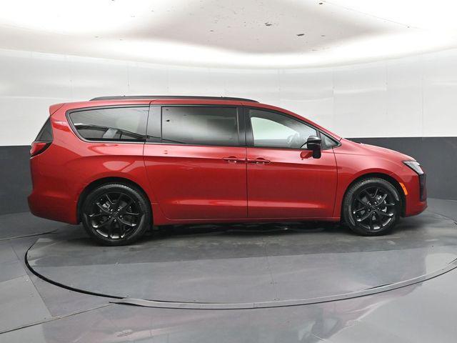 new 2027 Chrysler Pacifica car, priced at $48,913