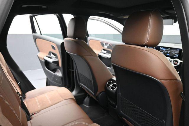Mercedes-Benz GLA view 25