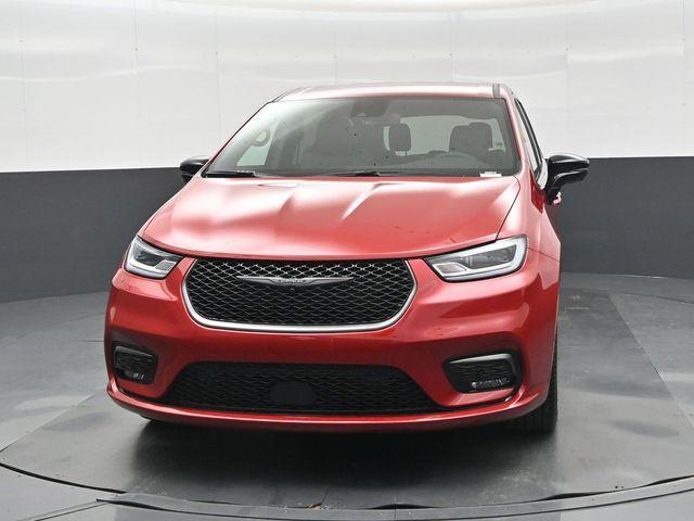 new 2026 Chrysler Pacifica car, priced at $43,622