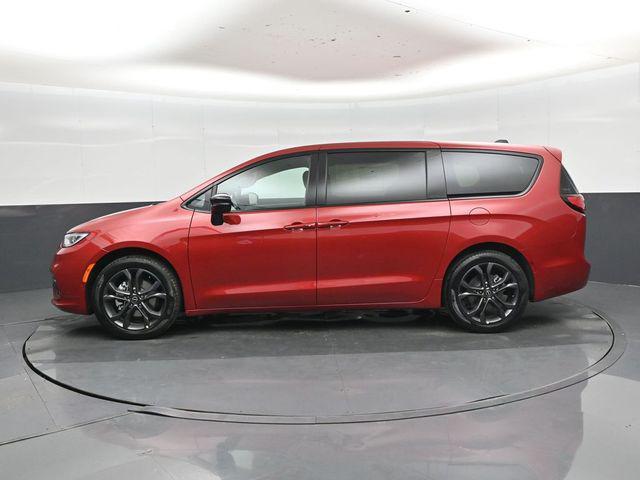 new 2026 Chrysler Pacifica car, priced at $43,622
