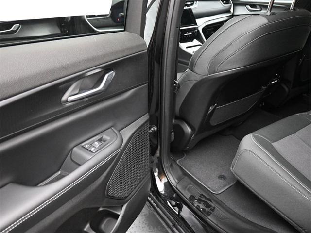 new 2025 Jeep Grand Cherokee car, priced at $31,757