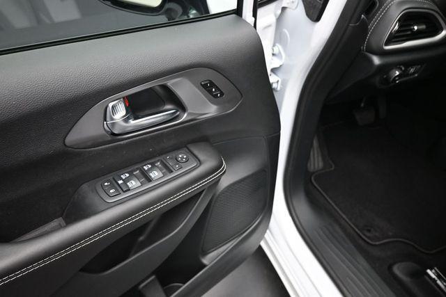new 2026 Chrysler Pacifica car, priced at $39,028