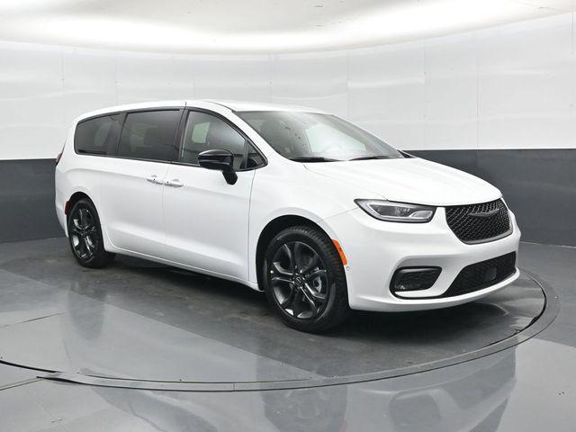 new 2026 Chrysler Pacifica car, priced at $43,146