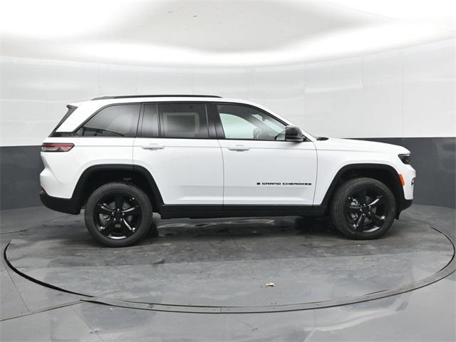 new 2025 Jeep Grand Cherokee car, priced at $40,708