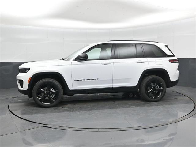 new 2025 Jeep Grand Cherokee car, priced at $40,708