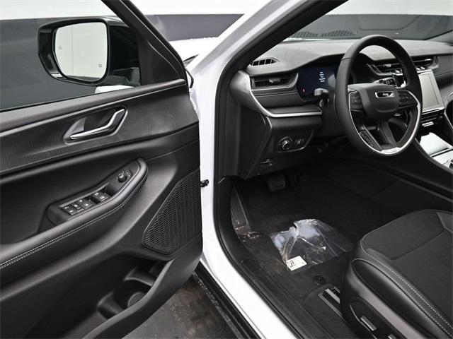 new 2025 Jeep Grand Cherokee car, priced at $40,708