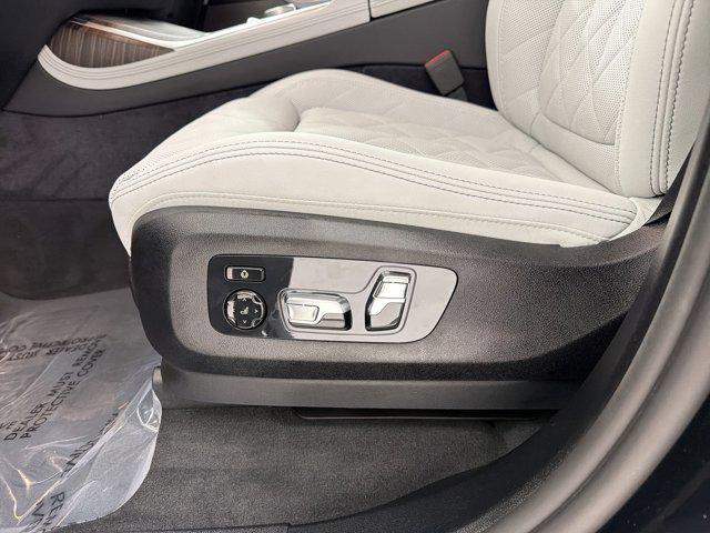 new 2027 BMW X7 car, priced at $97,400
