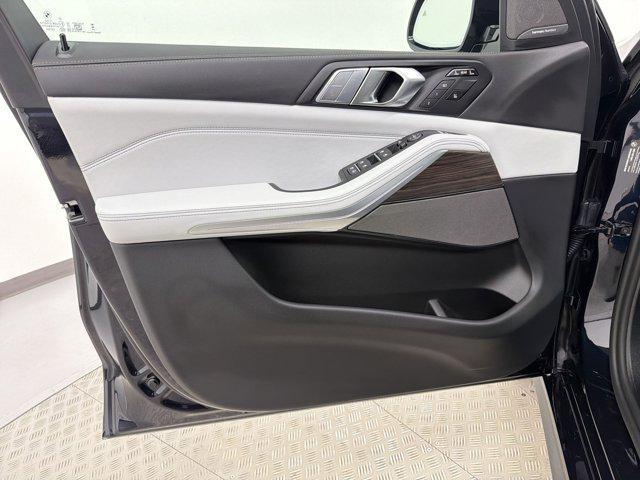 new 2027 BMW X7 car, priced at $97,400