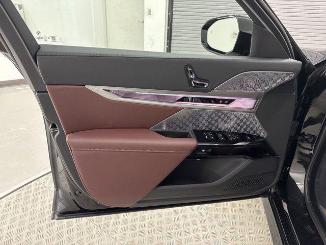 new 2025 BMW 760 car, priced at $133,580