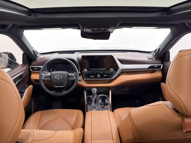 used 2021 Toyota Highlander car, priced at $38,689