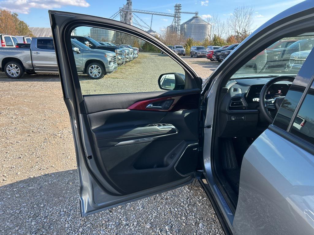 used 2024 Chevrolet Traverse car, priced at $47,980