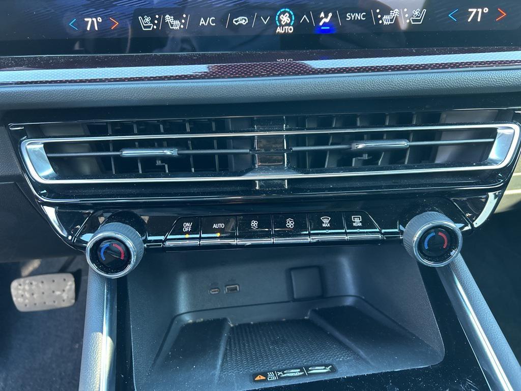 used 2024 Chevrolet Traverse car, priced at $47,980