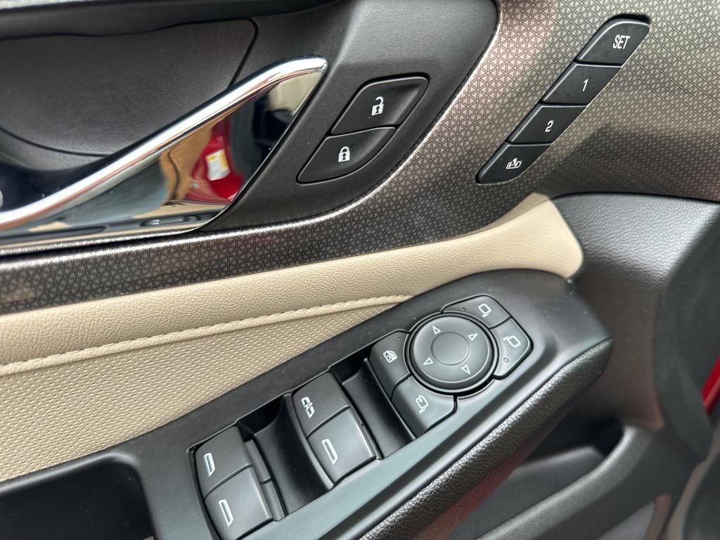 used 2023 Chevrolet Traverse car, priced at $36,980