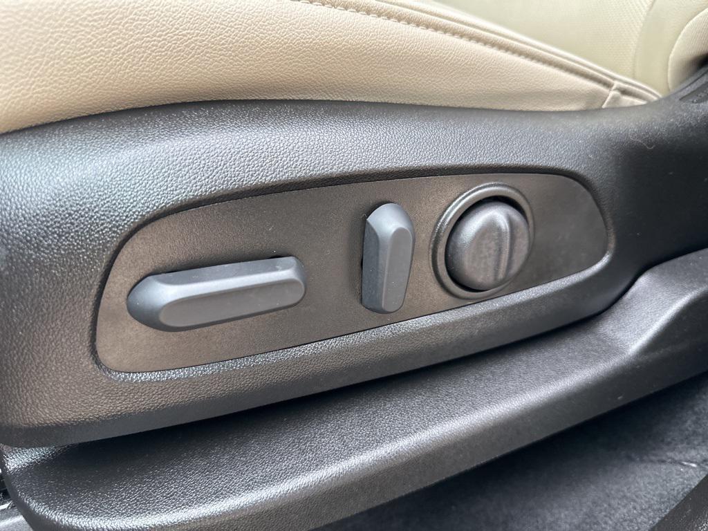 used 2023 Chevrolet Traverse car, priced at $36,980