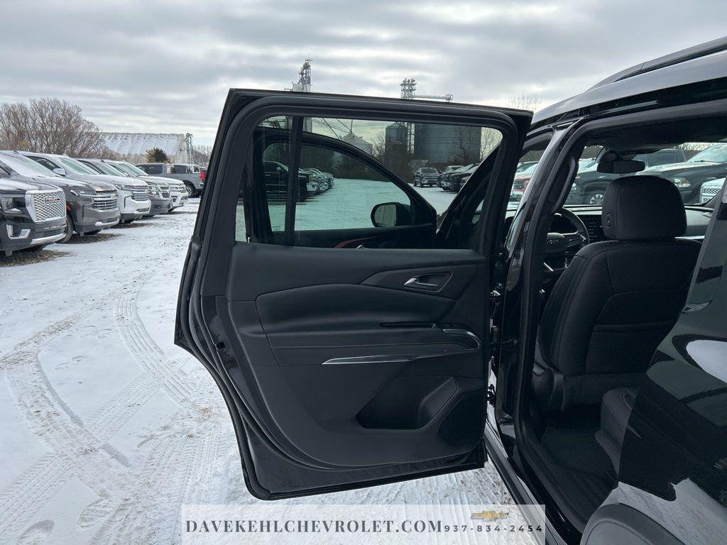 used 2025 Chevrolet Traverse car, priced at $43,980