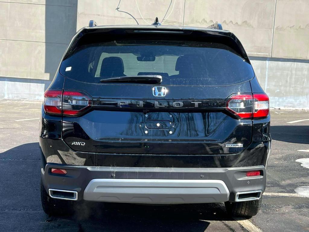 used 2025 Honda Pilot car, priced at $44,999