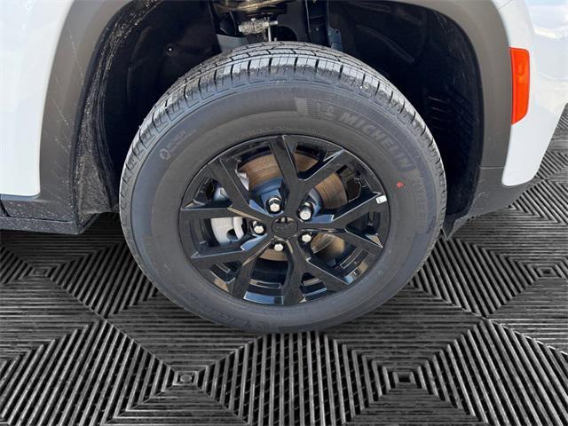new 2025 Jeep Grand Cherokee car, priced at $46,135