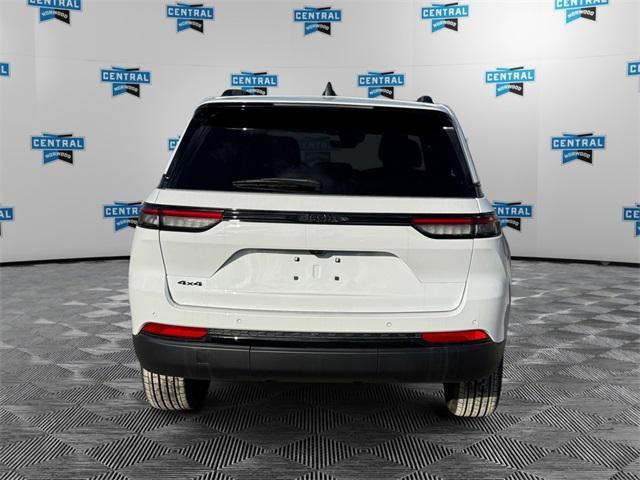 new 2025 Jeep Grand Cherokee car, priced at $46,135
