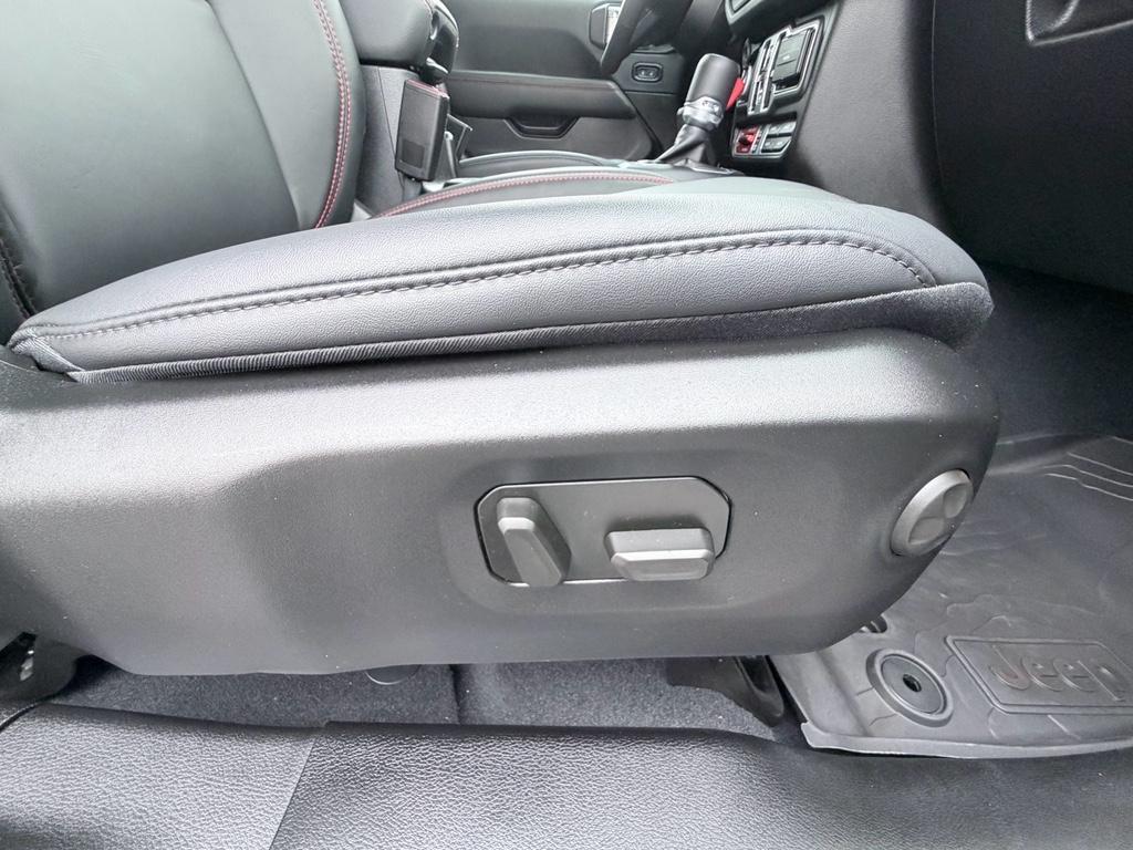 used 2025 Jeep Gladiator car, priced at $46,800