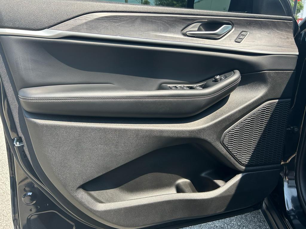 used 2024 Jeep Grand Cherokee car, priced at $32,800